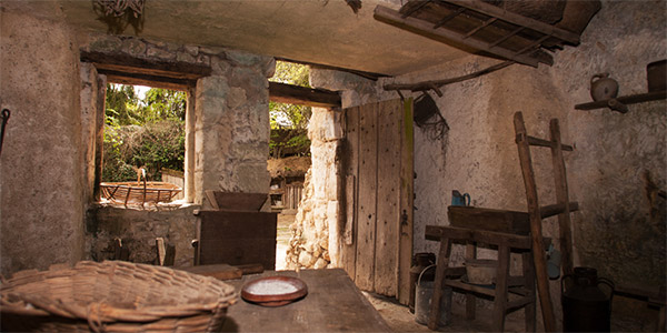 Habitat de paysan Tourangeau d'autrefois dans ferme troglodytique
