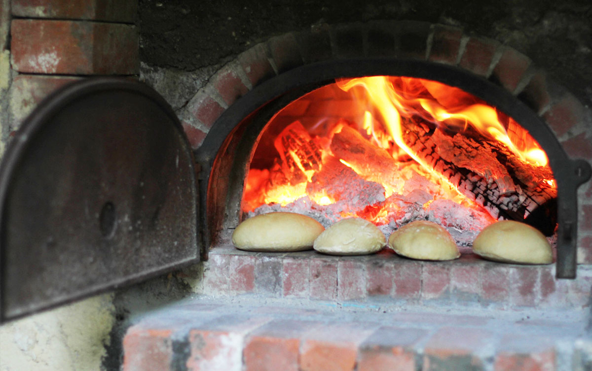 Fouée tourangelle cuite au feu de bois à la Vallée Troglodytique des Goupillières (37)
