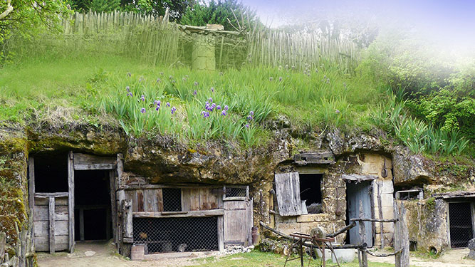 Habitat troglodyte de paysans tourangeaux à la Vallée Troglodytique des Goupillières